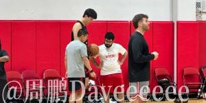 开云APP-周鹏：杨瀚森训练最后加练定点三分