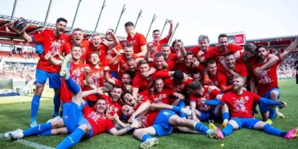 开云APP-戏剧性拉满！德国各级联赛都在疯狂中结束