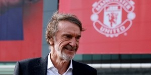 开云体育-球迷吐槽曼联招高层：别人买球员我们买董事！7月了才想起这事？