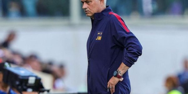 开云APP-罗马7轮不胜豪赌欧联，穆帅吃牌停赛，发布会弃权