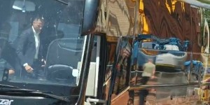 开云-深切悼念️狼队社媒：教练组和球员献花悼念若塔