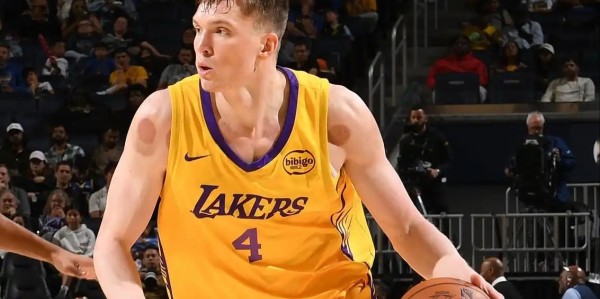 开云官网-湖人去年17号秀15中3！布朗尼17+5+5创新高，勇士旧将17中4太头铁