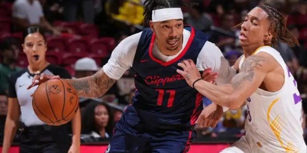 开云官网-湖人去年17号秀15中3！布朗尼17+5+5创新高，勇士旧将17中4太头铁